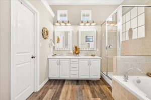 Primary King Bathroom, 1st Floor