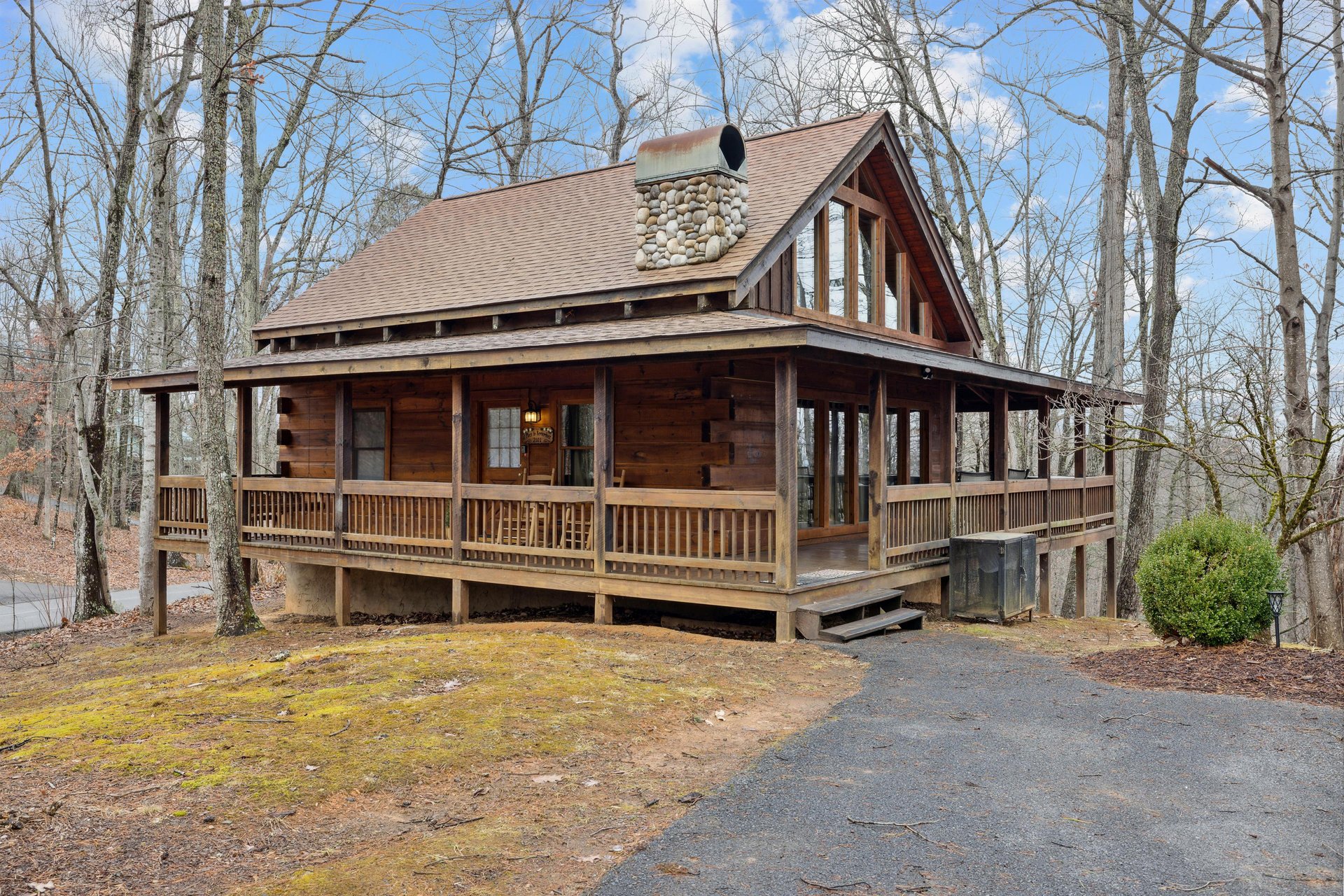 Front porch exterior view at A Place to Remember, a 2 bedroom cabin rental located in Gatlinburg