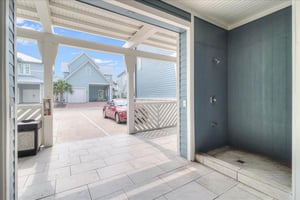 Town Center Two Outdoor Shower