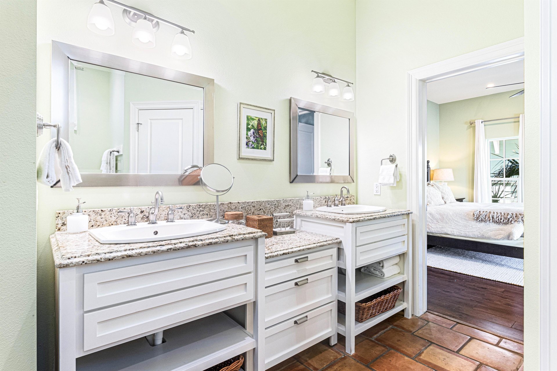 Primary King En Suite, 1st Floor Bathroom