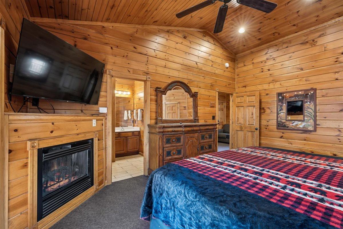 46Primary Bedroom