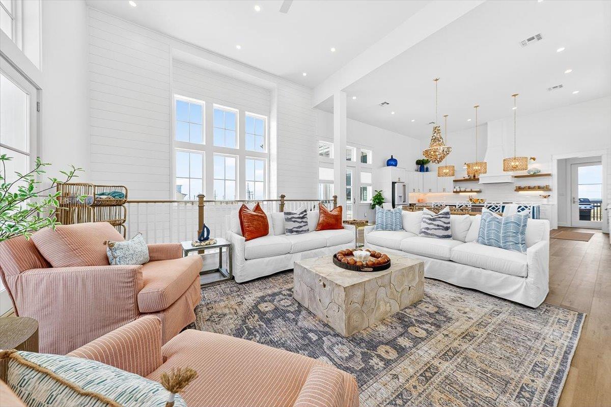 2nd Floor, Primary Living Room