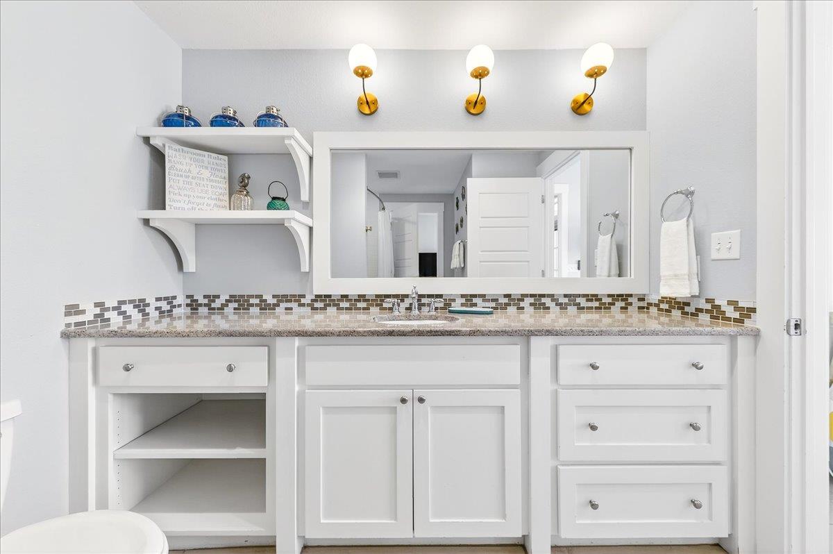 1st Floor, Shared Bathroom