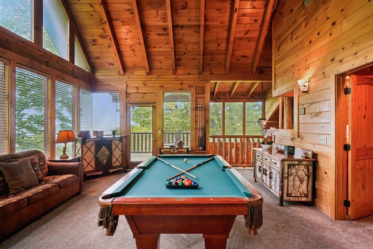 32Game Room