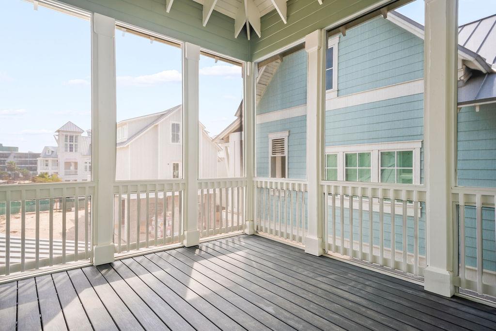 Screened Balcony, 2nd Floor