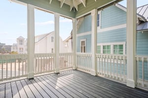 Screened Balcony, 2nd Floor