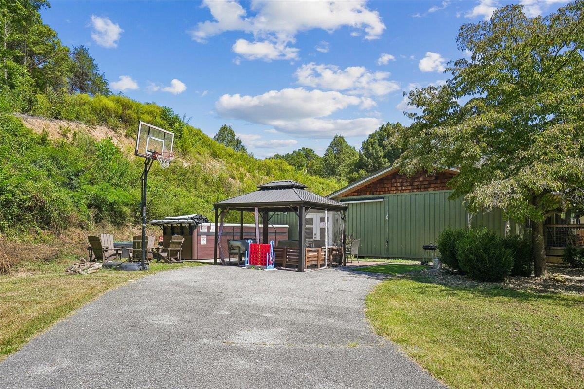 047Driveway