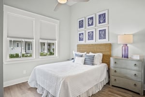 1st Floor, Queen Bedroom