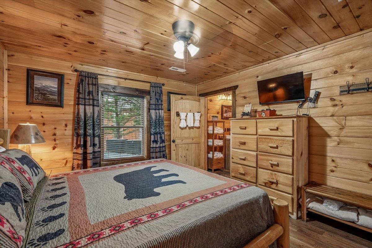32Primary Bedroom