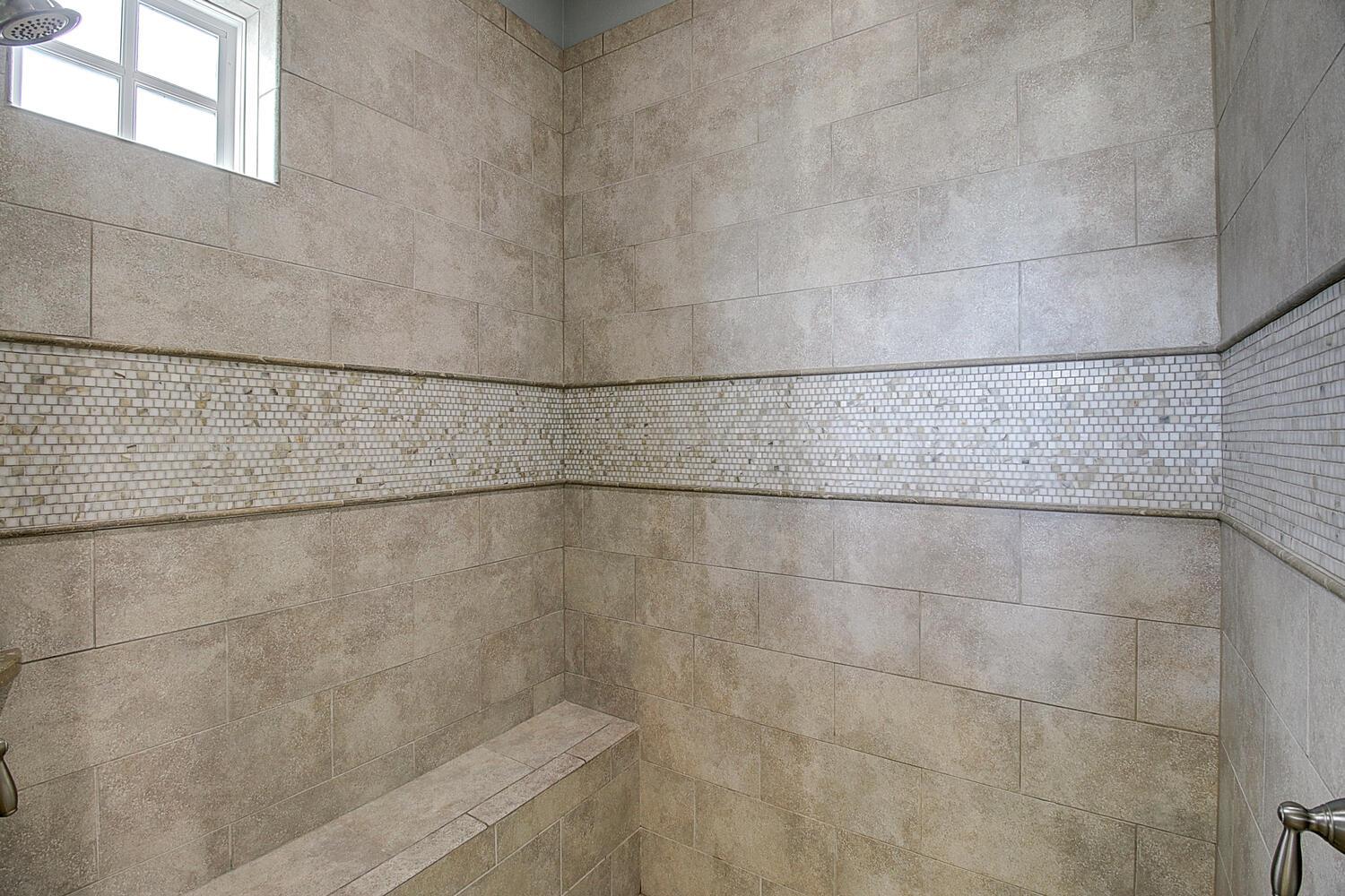 Primary Bathroom, 1st Floor