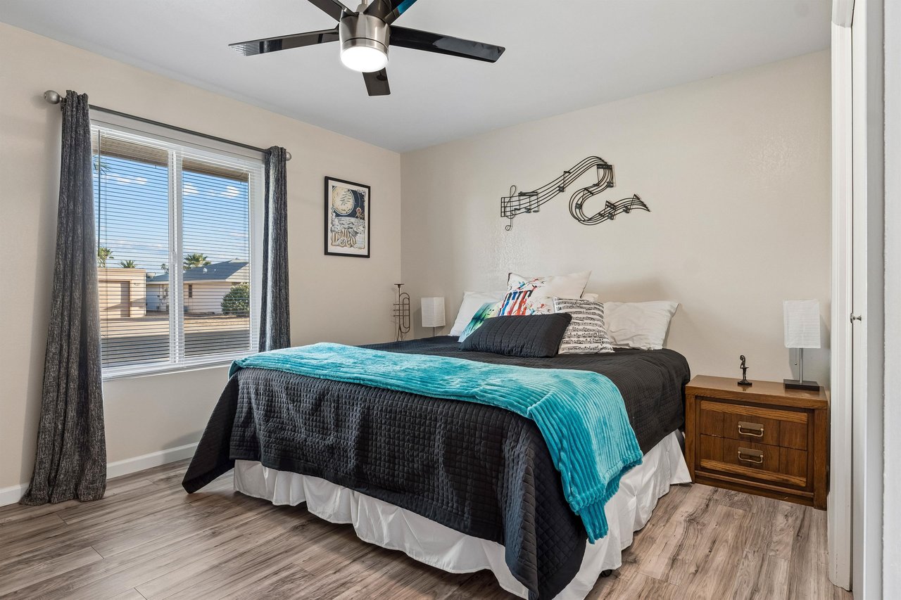 King size bed and flatscreen TV with streaming.
