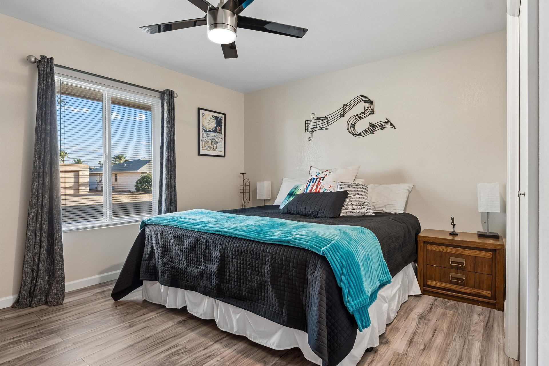 King size bed and flatscreen TV with streaming.