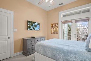 Queen Bedroom, 2nd Floor