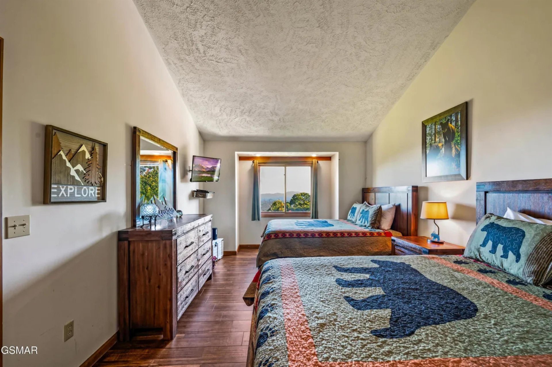 Settle into this cozy bedroom with twin beds, warm wood furnishings, and natureinspired artwork that sets the perfect tone for your adventure.