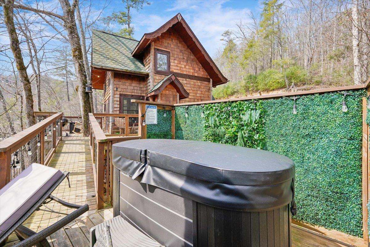 04Hot Tub