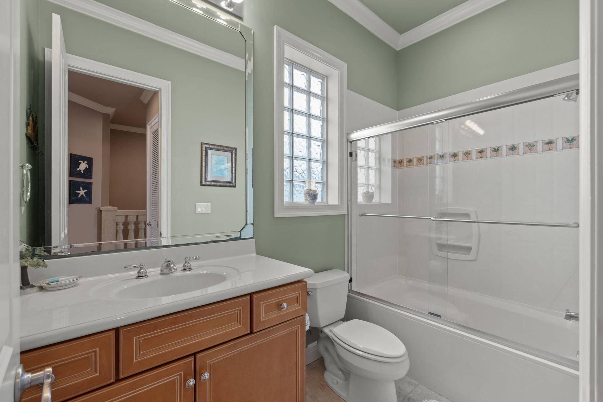 Shared Full Bathroom Upstairs