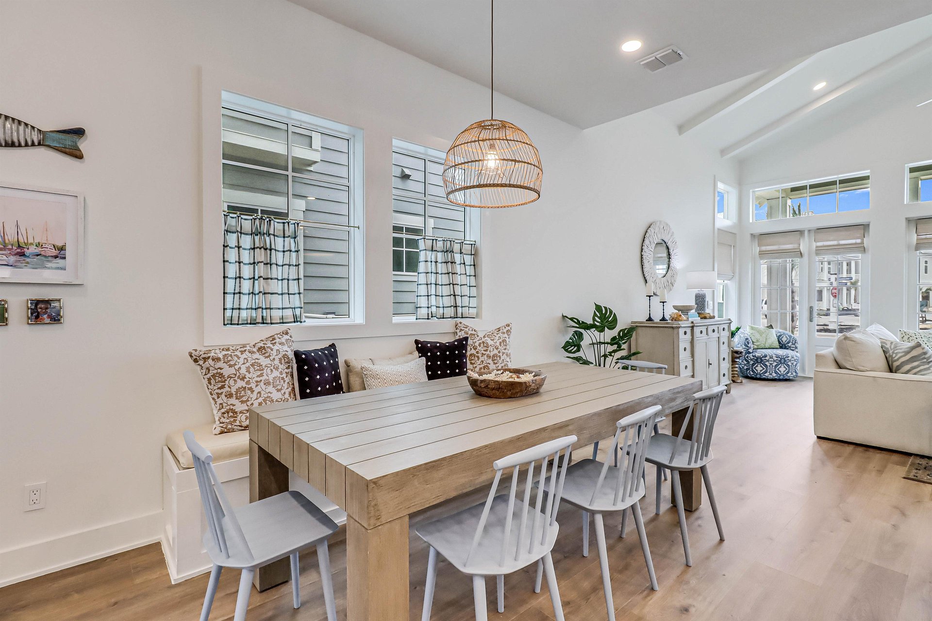 1st Floor, Dining Area
