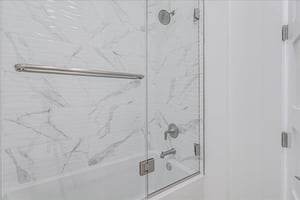 Second King Bathroom, 2nd Floor