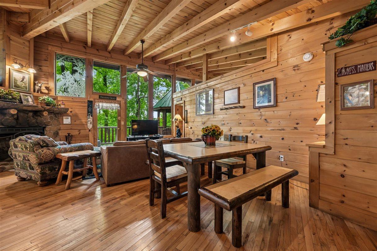 07Dining Room