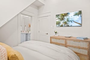 Queen Bedroom, 3rd Floor