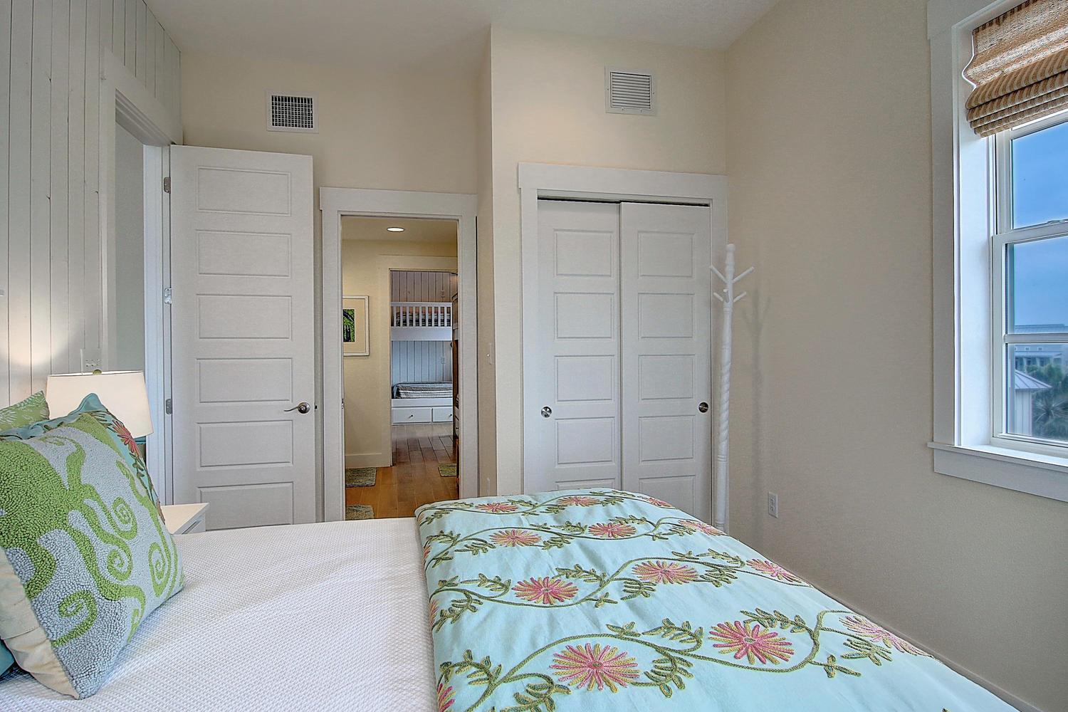 Main Floor, Queen Bedroom