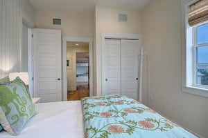 Main Floor, Queen Bedroom