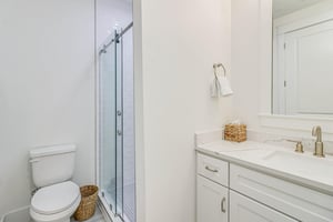 Second King Suite Bathroom, 1st Floor