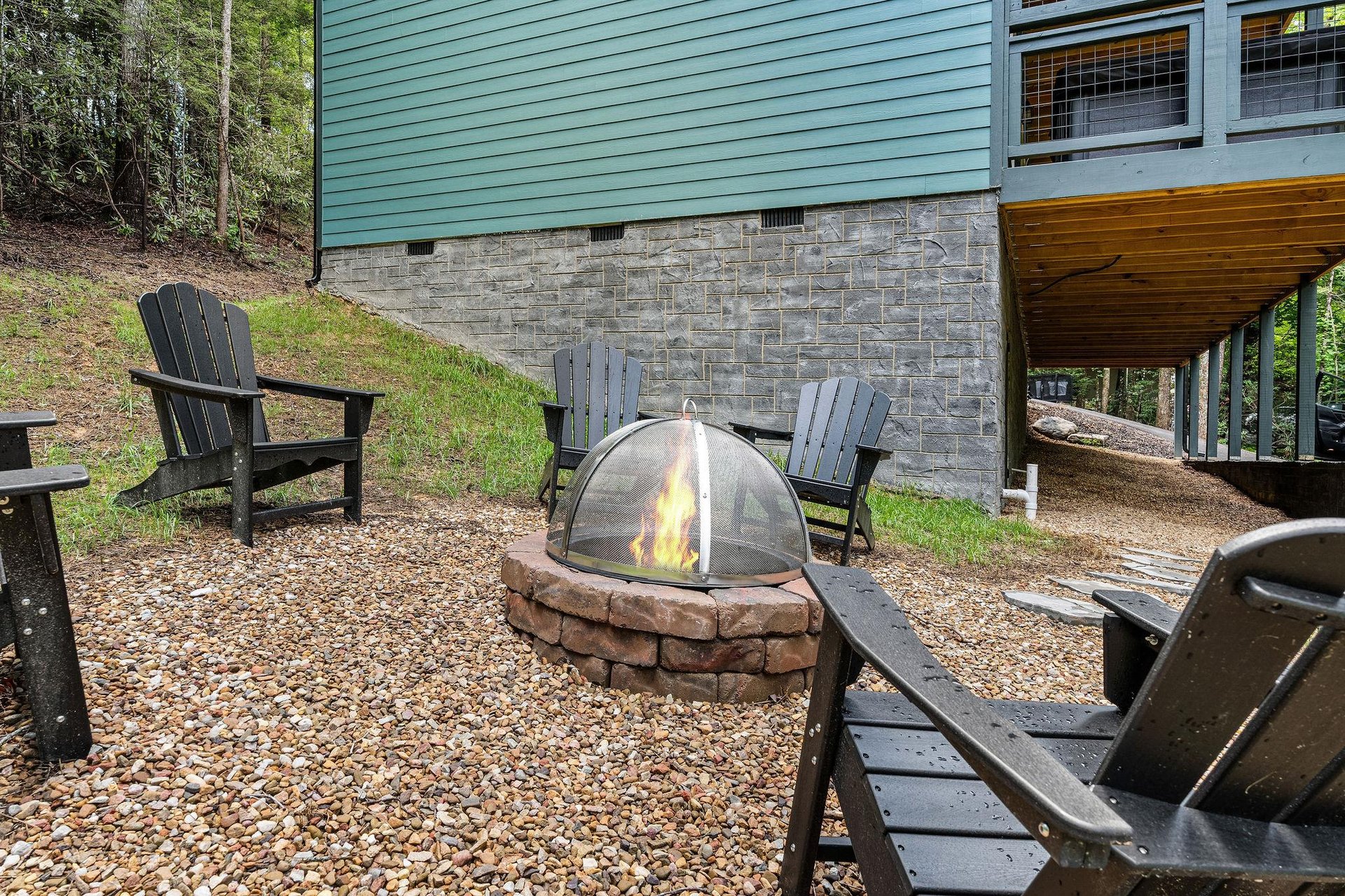 fire pit with screen