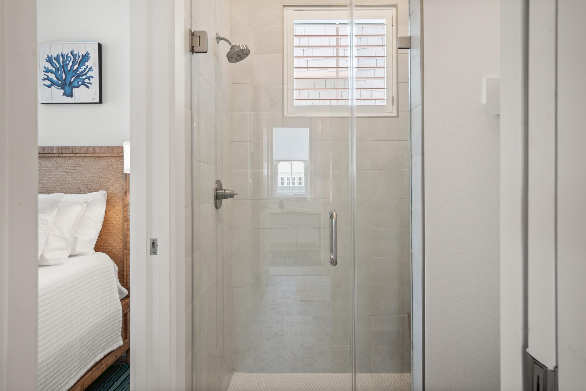 Shared Bathroom, 1st Floor