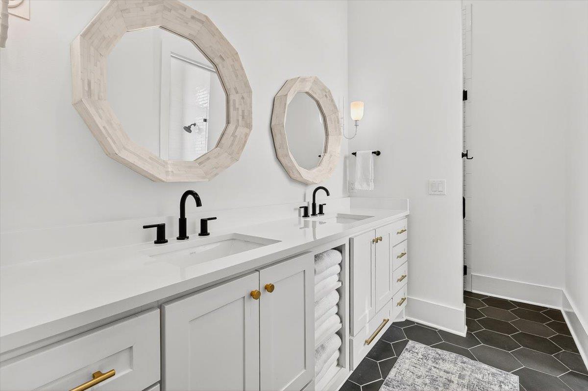 1st Floor, Bunk Bathroom