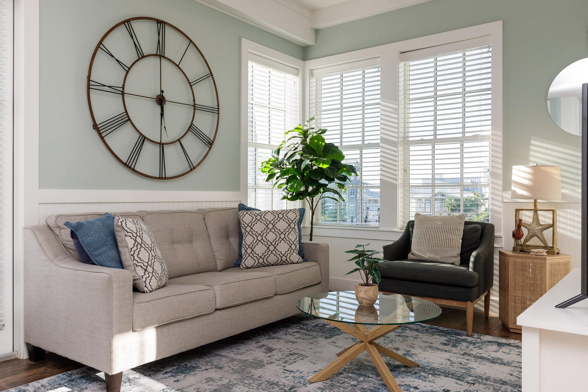 Living Room with Pull Out Sofa