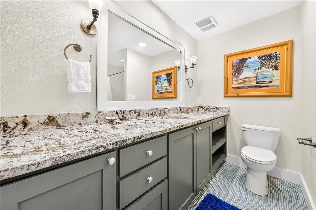 Bunk Bathroom, 1st Floor