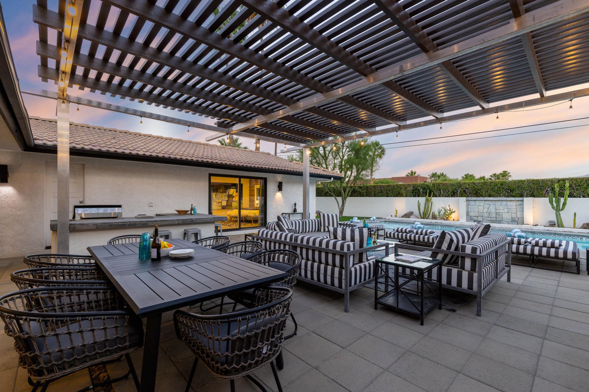 Outdoor dining for 8.