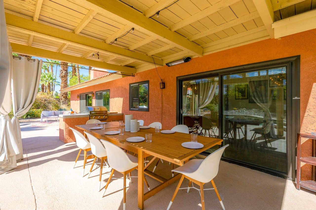 Outdoor dining for 8