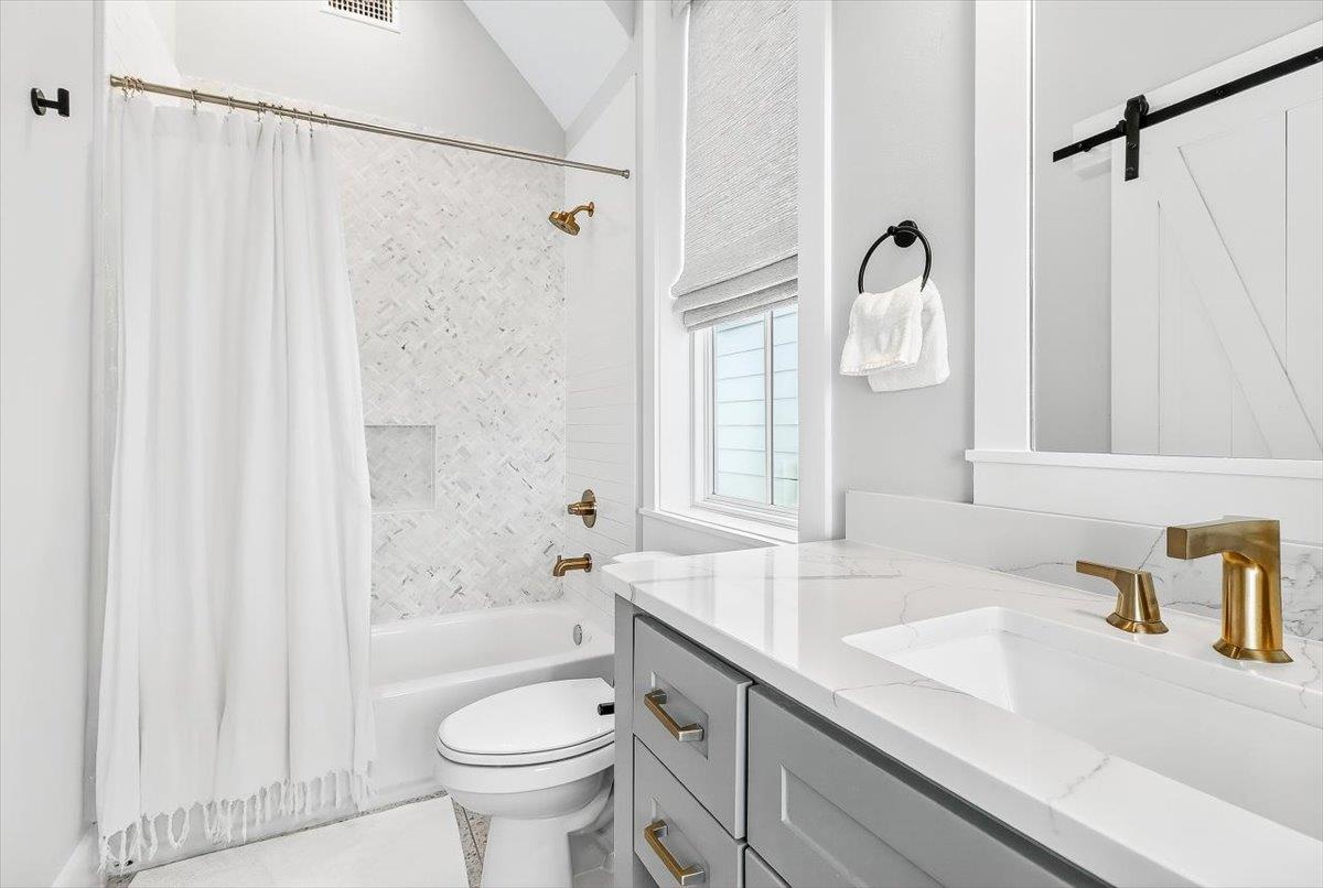 Bunk Bathroom, 2nd Floor