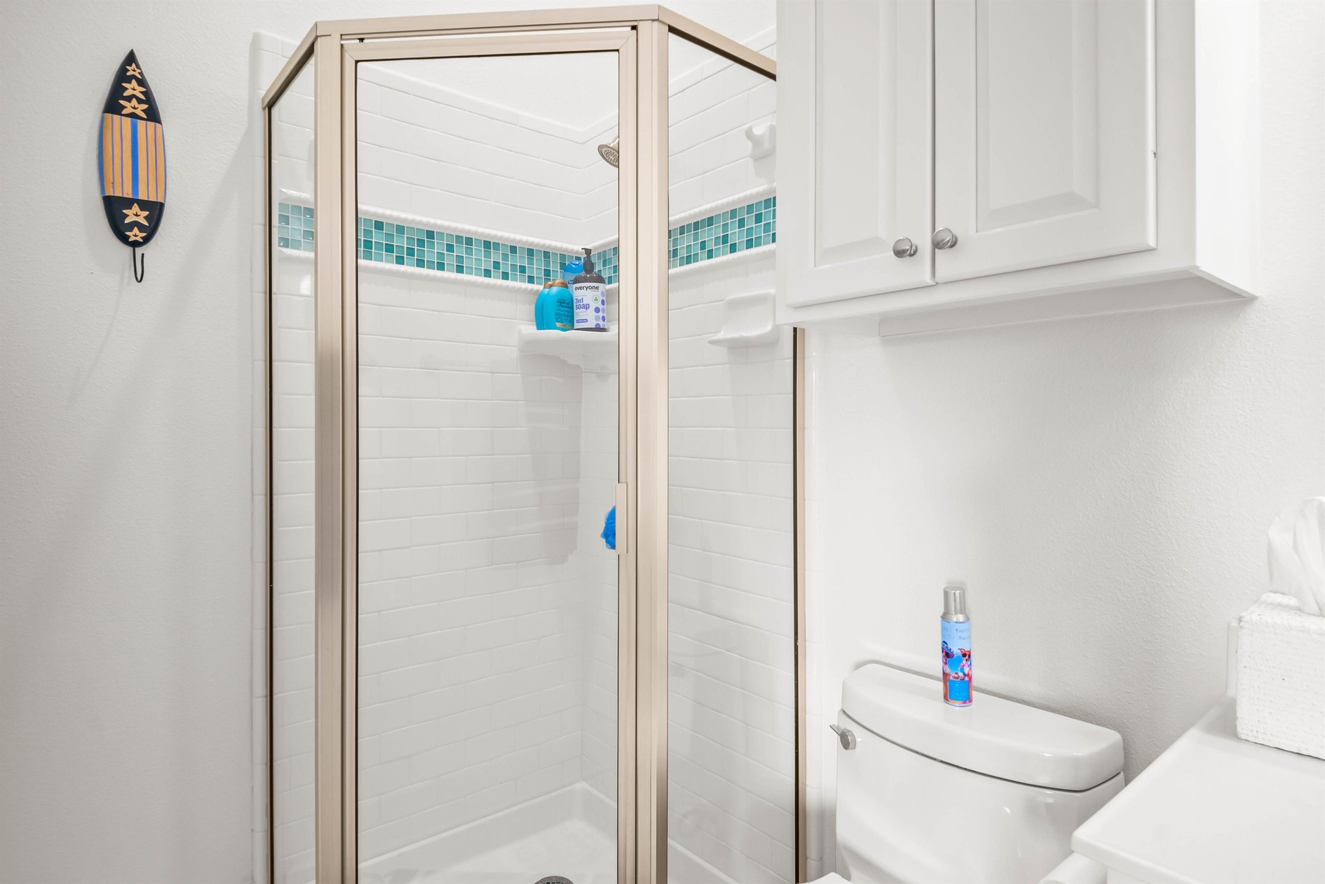 2nd King Bathroom, 1st Floor