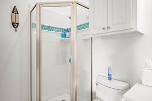 2nd King Bathroom, 1st Floor