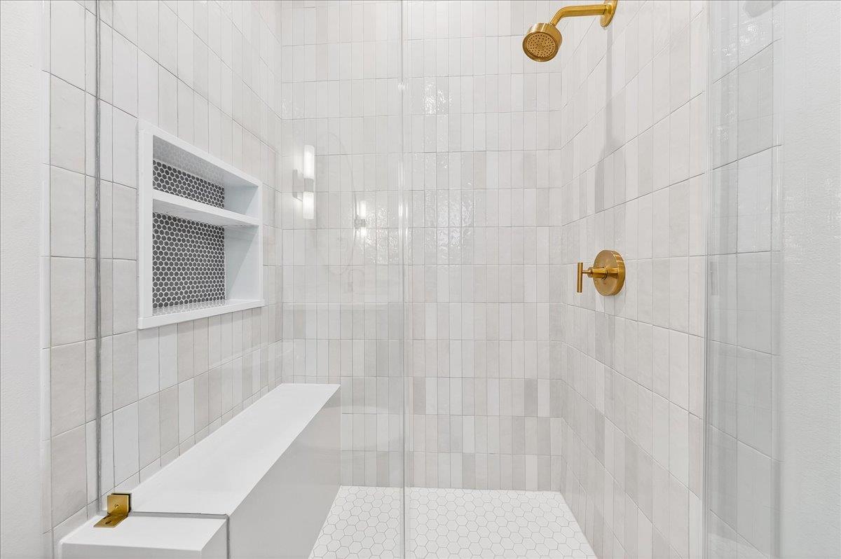 Fourth King Bathroom, 2nd Floor