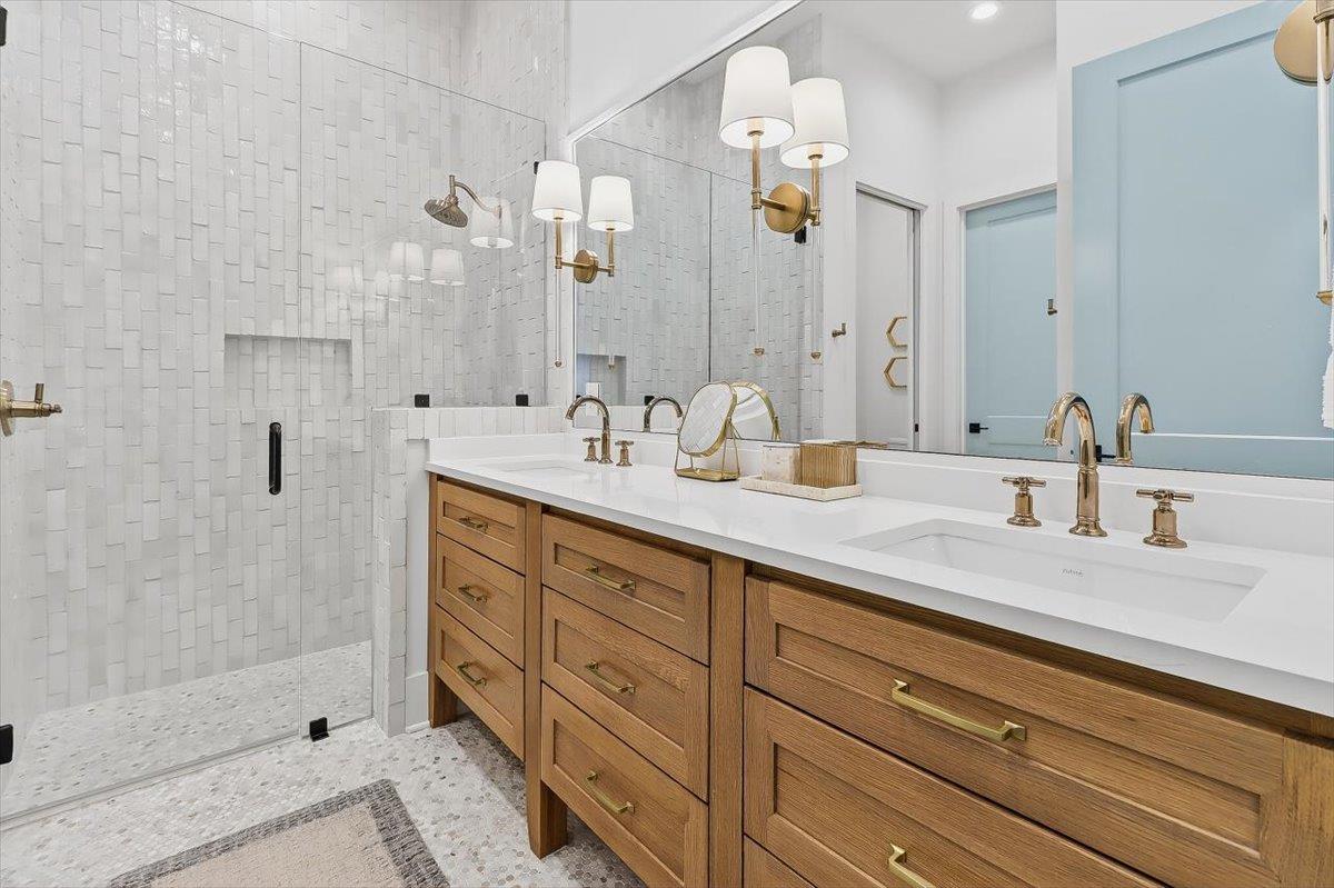 3rd Floor, King Bedroom Bathroom