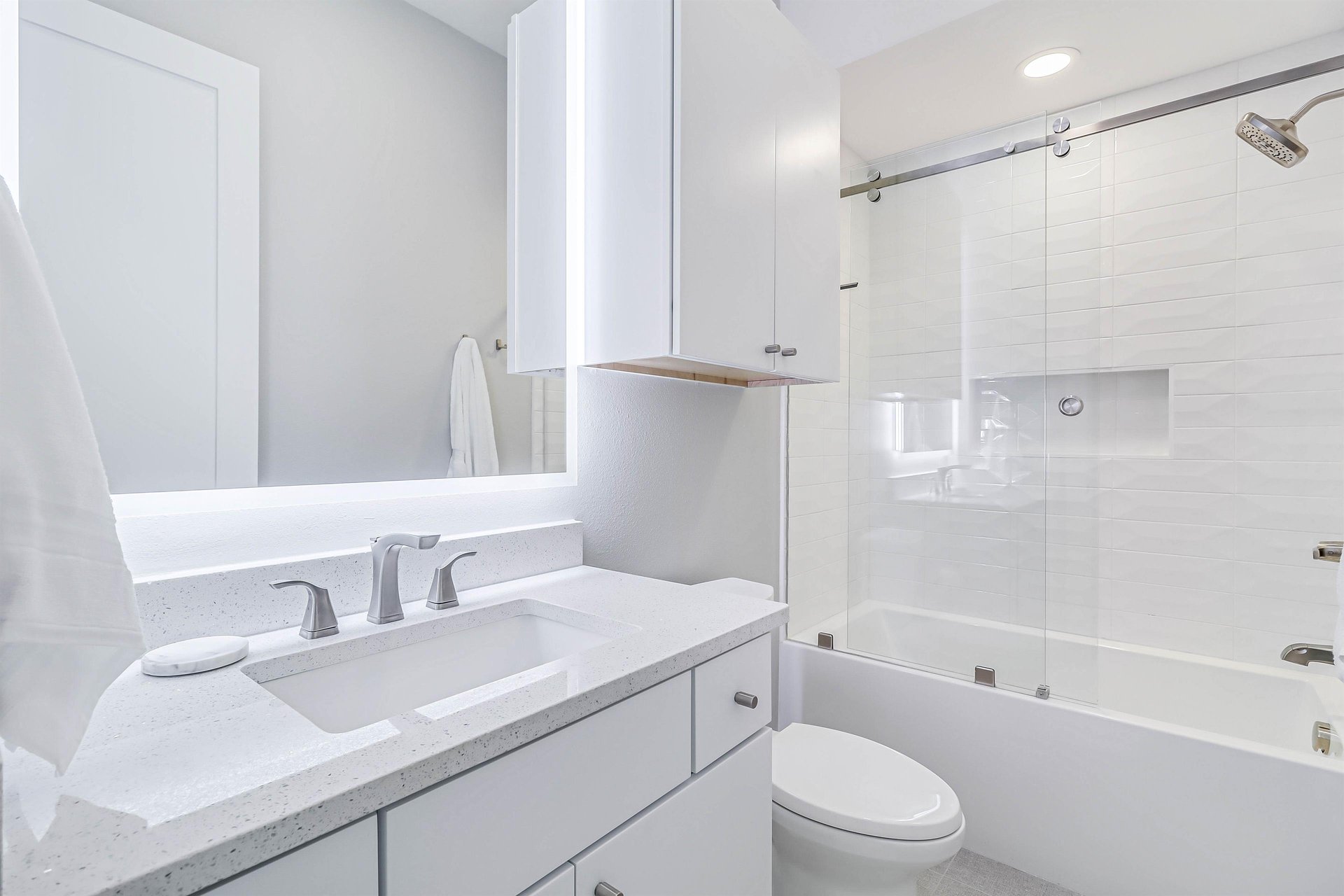 Hall Bathroom, 2nd Floor