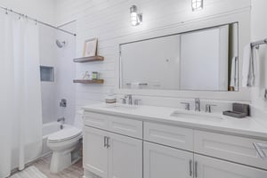 Shared Bathroom, 2nd Floor