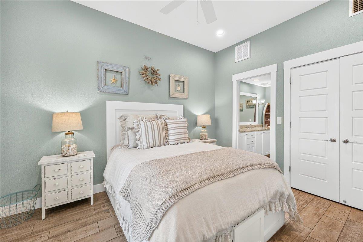 Queen Bedroom, 1st Floor