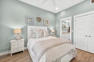 Queen Bedroom, 1st Floor