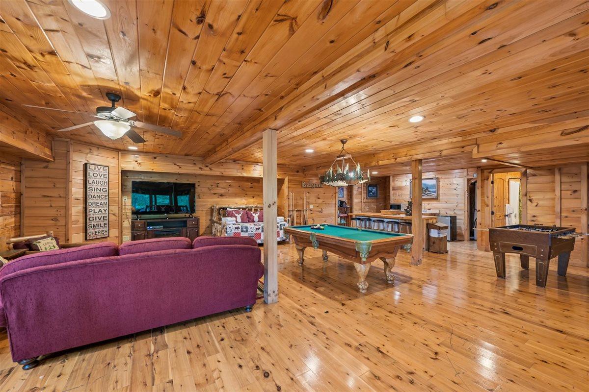 084Recreation Room
