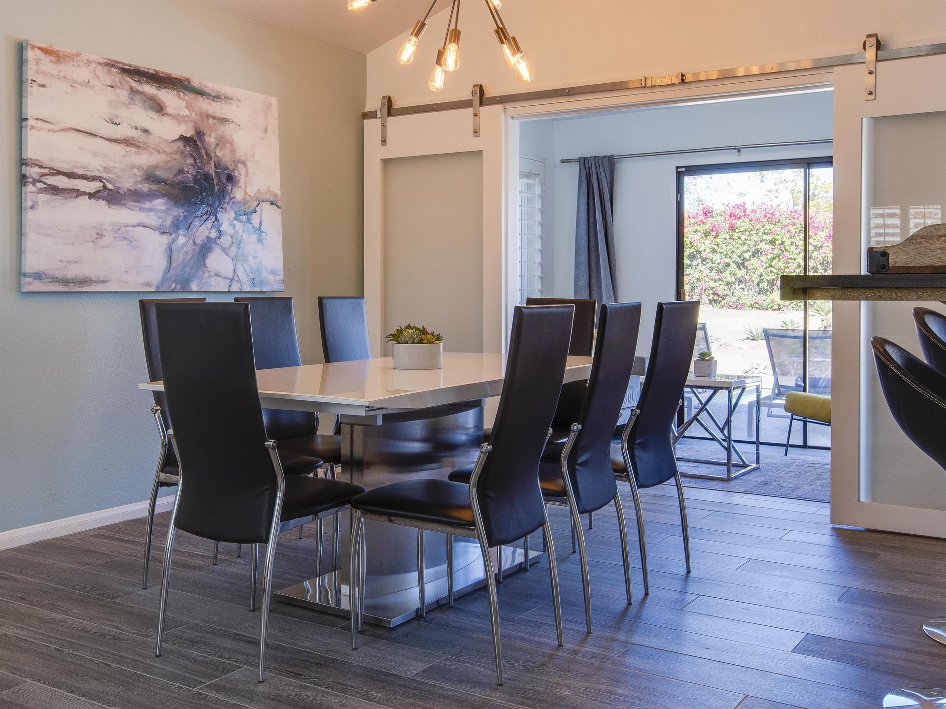 Indoor dining for 8