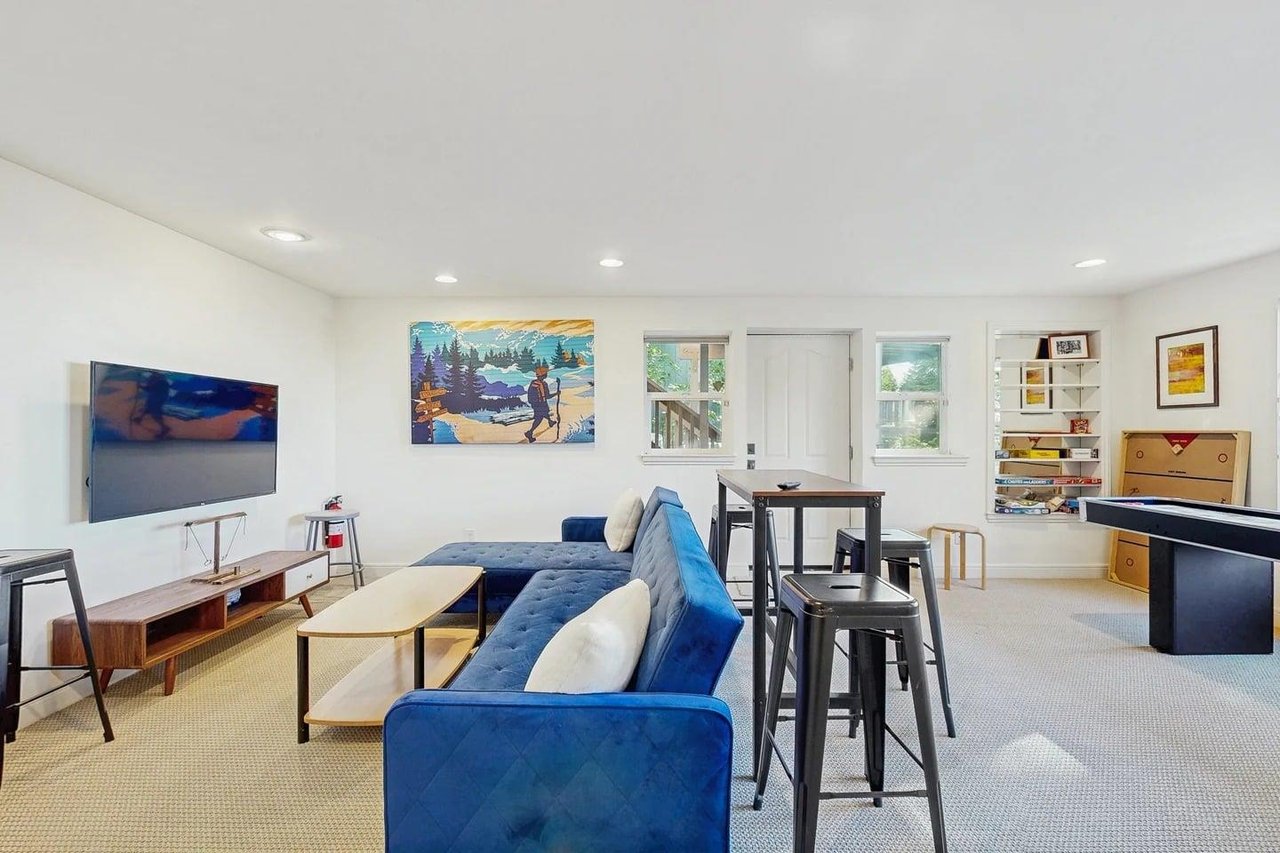 Smart TV, shuffleboard, darts, deck access, and a sofa pullout twin bed.