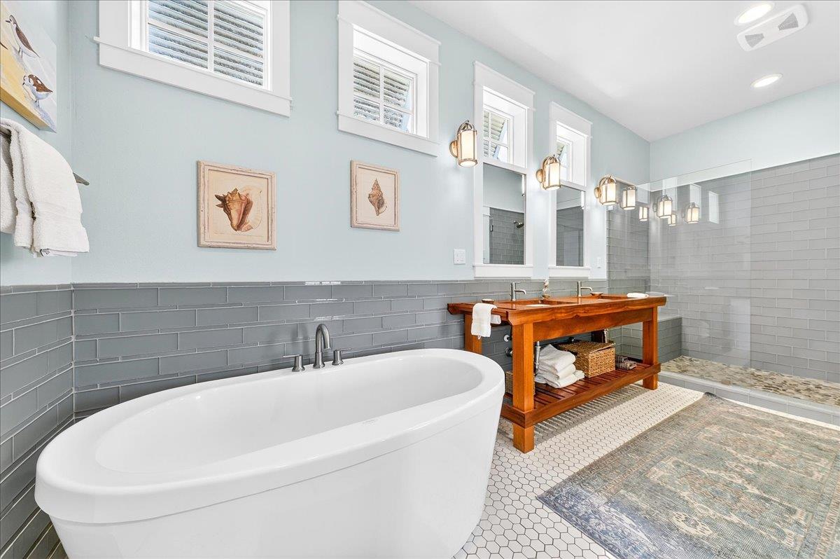 2nd Floor, Primary King Bathroom