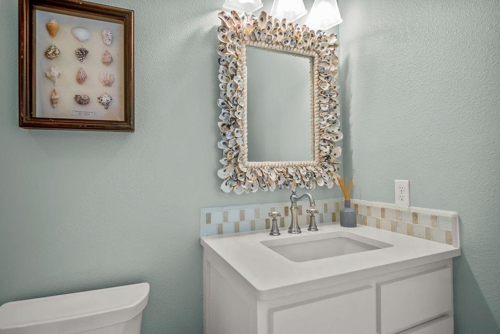 3rd Floor, Hall Bathroom