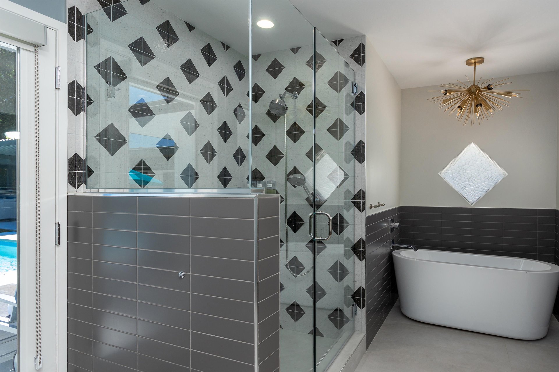 Ensuite bath with walkin shower