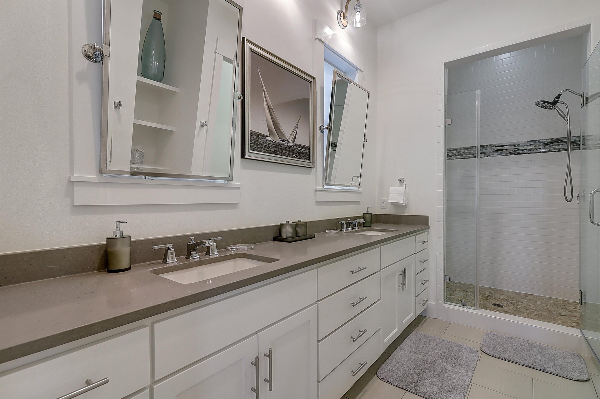 Primary King Bathroom, 1st Floor